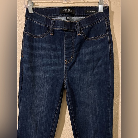 Judy Blue HIGH RISE PULL ON SKINNY - Picture 3 of 9